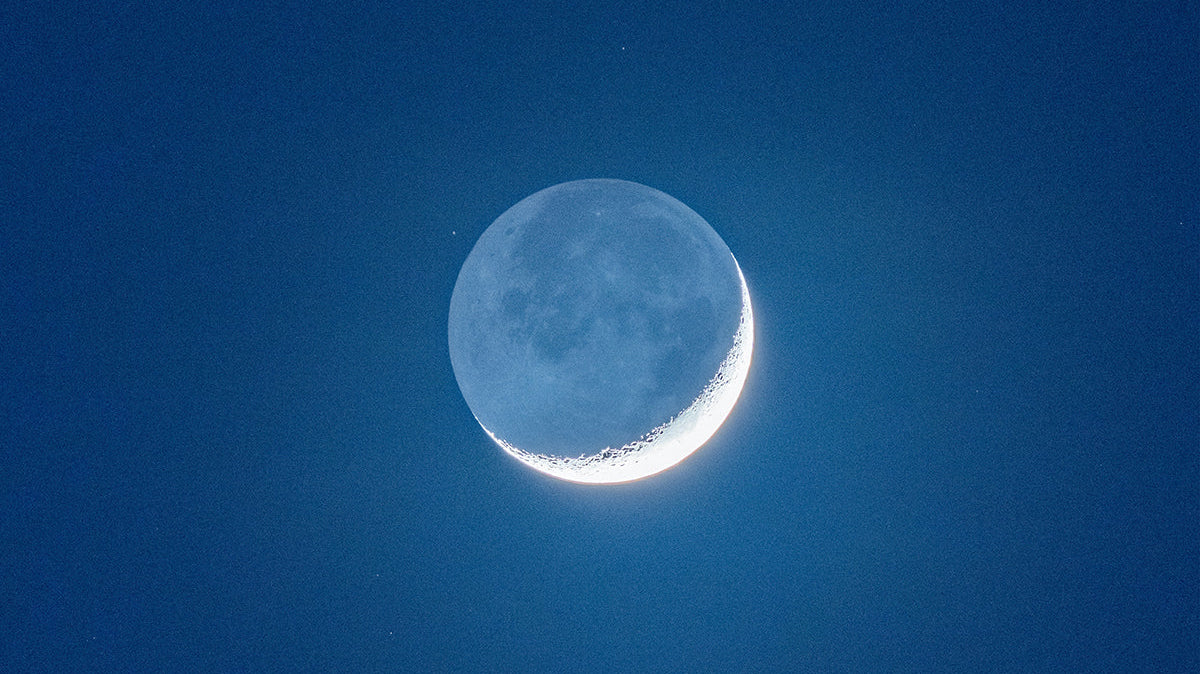 How the Moon Affects Us: Sleep, Mood, Energy + Science Explained