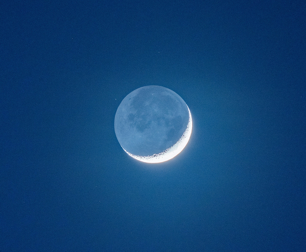 How the Moon Affects Us: Sleep, Mood, Energy + Science Explained